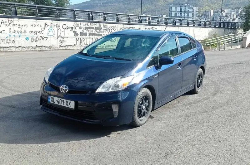 Toyota Prius — השכרת רכב בגאורגיה