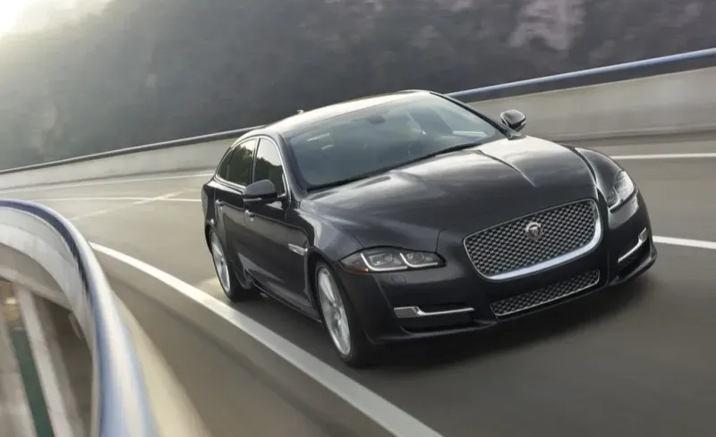 Jaguar XJL Portfolio — השכרת רכב בגאורגיה
