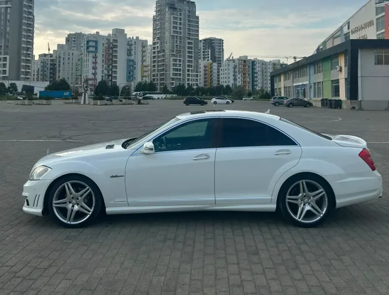 השכרת Mercedes-Benz S63 בטביליסי — 2